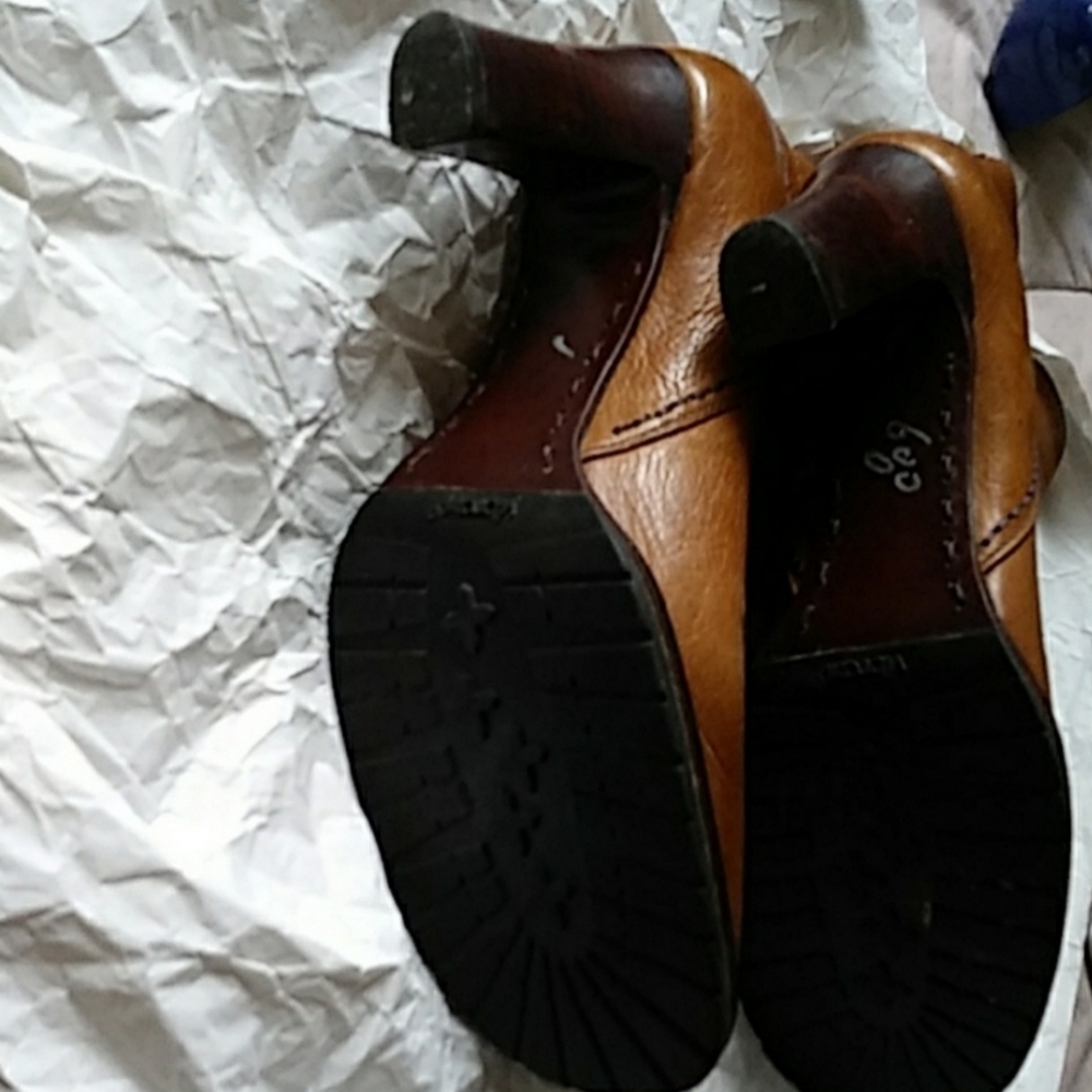 Boots - Picture 5 of 6